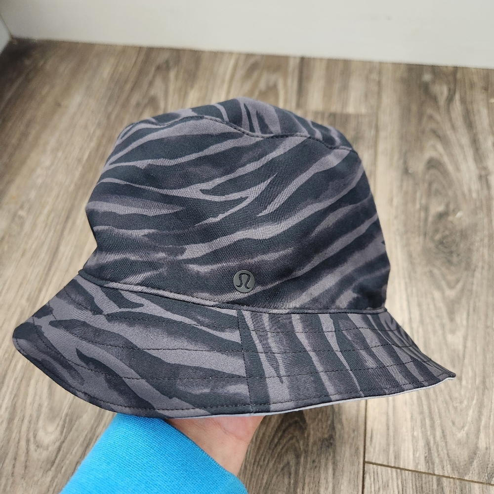 Lululemon Both Ways Bucket Hat Reversible Unisex Le Tigre Camo Grey